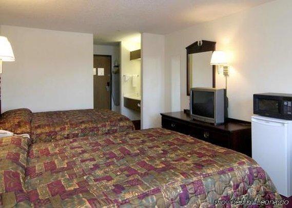 Rodeway Inn Cedar Rapids Δωμάτιο φωτογραφία