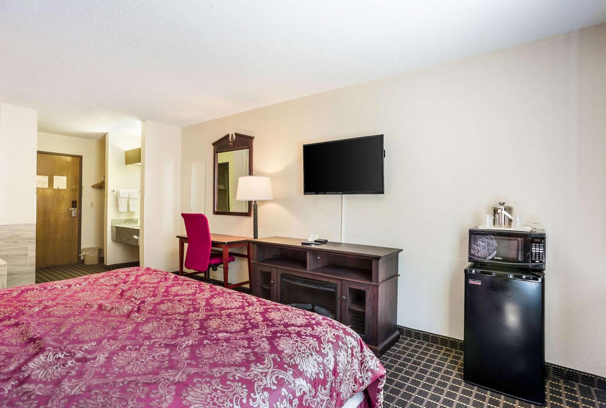 Rodeway Inn Cedar Rapids Εξωτερικό φωτογραφία