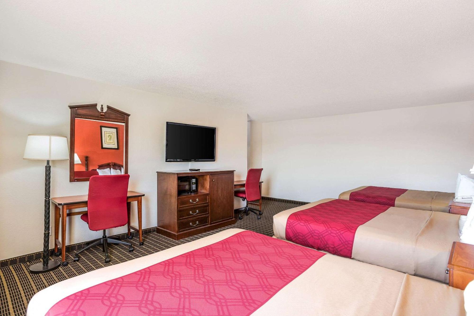 Rodeway Inn Cedar Rapids Εξωτερικό φωτογραφία