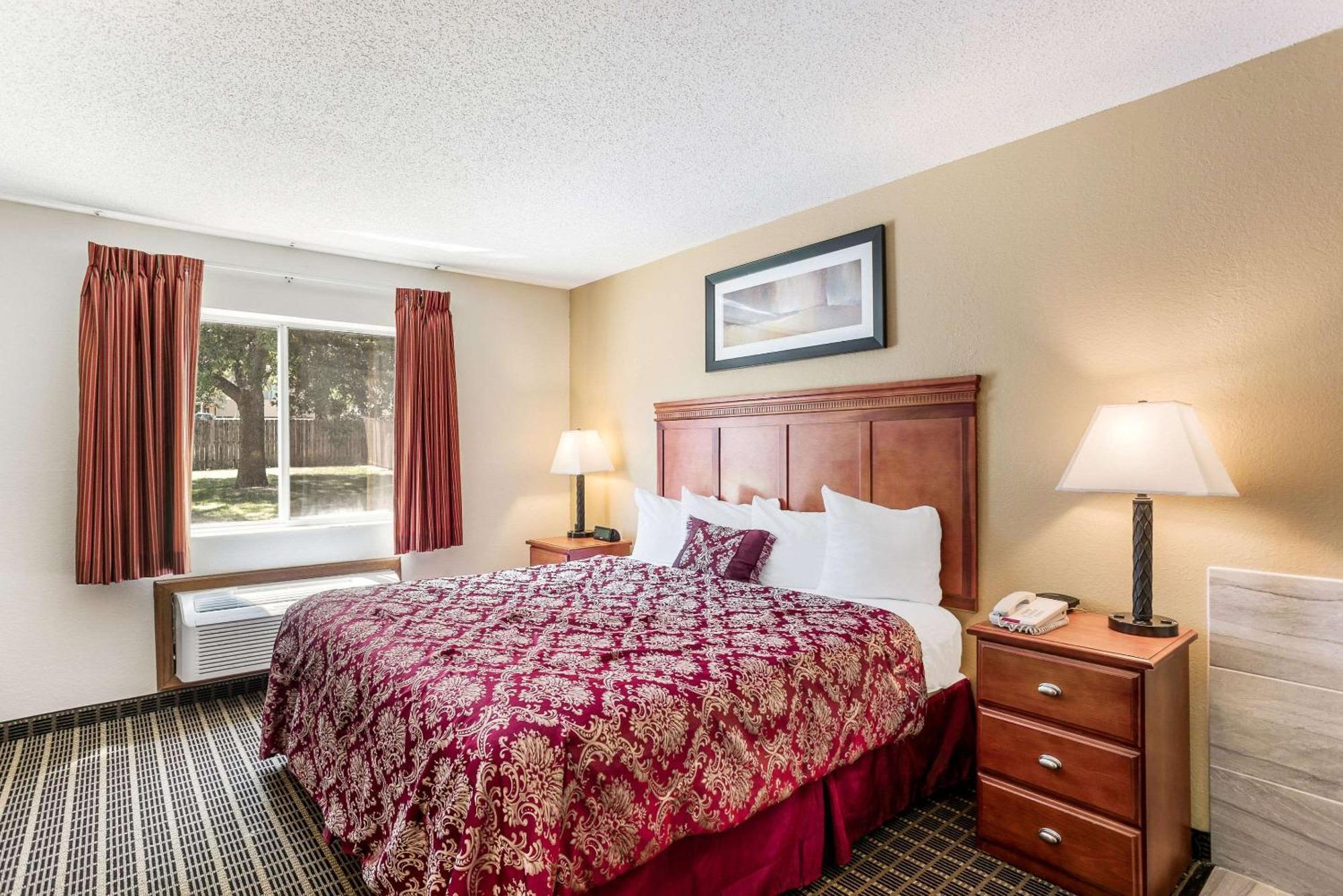 Rodeway Inn Cedar Rapids Εξωτερικό φωτογραφία