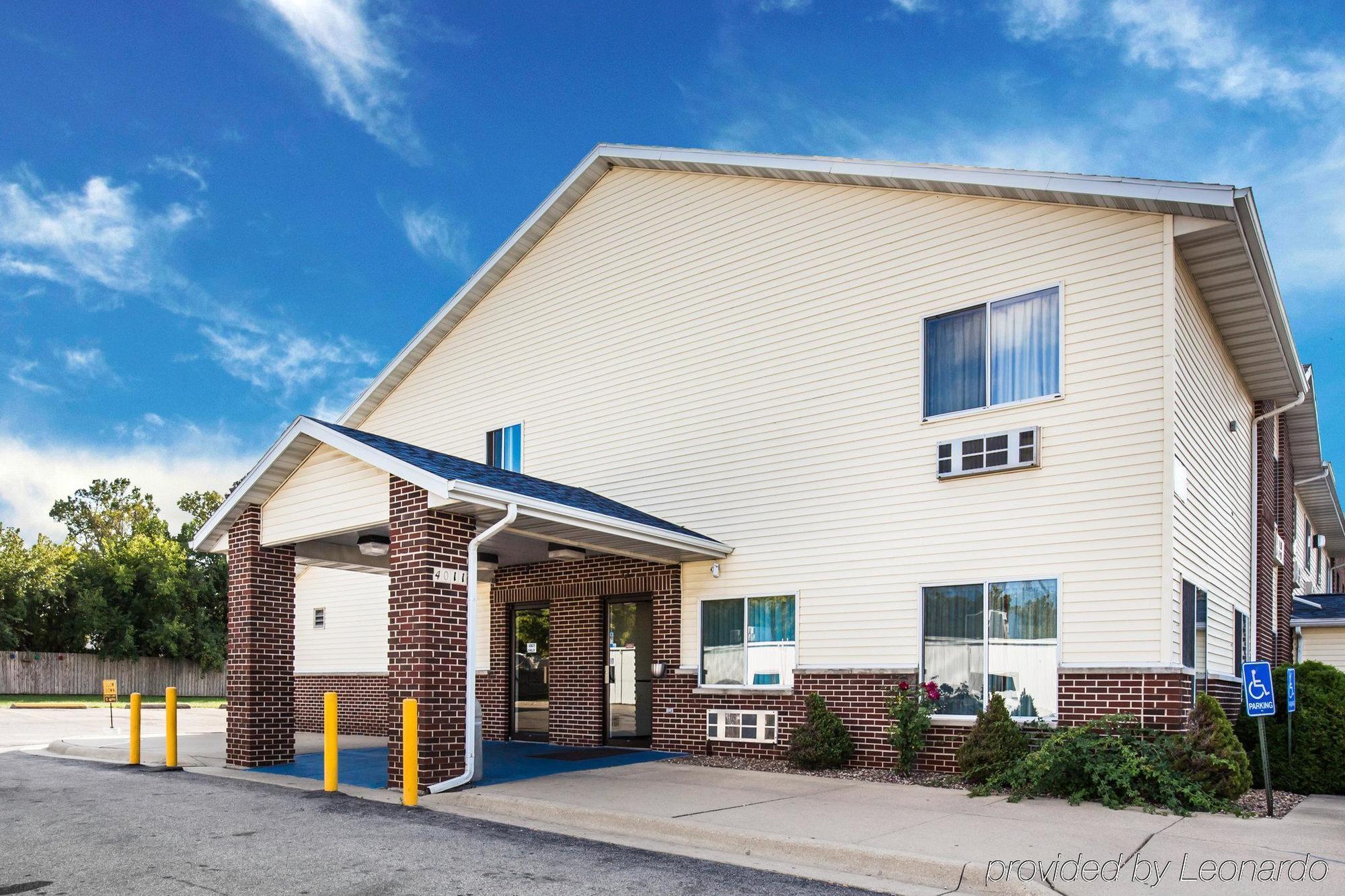 Rodeway Inn Cedar Rapids Εξωτερικό φωτογραφία