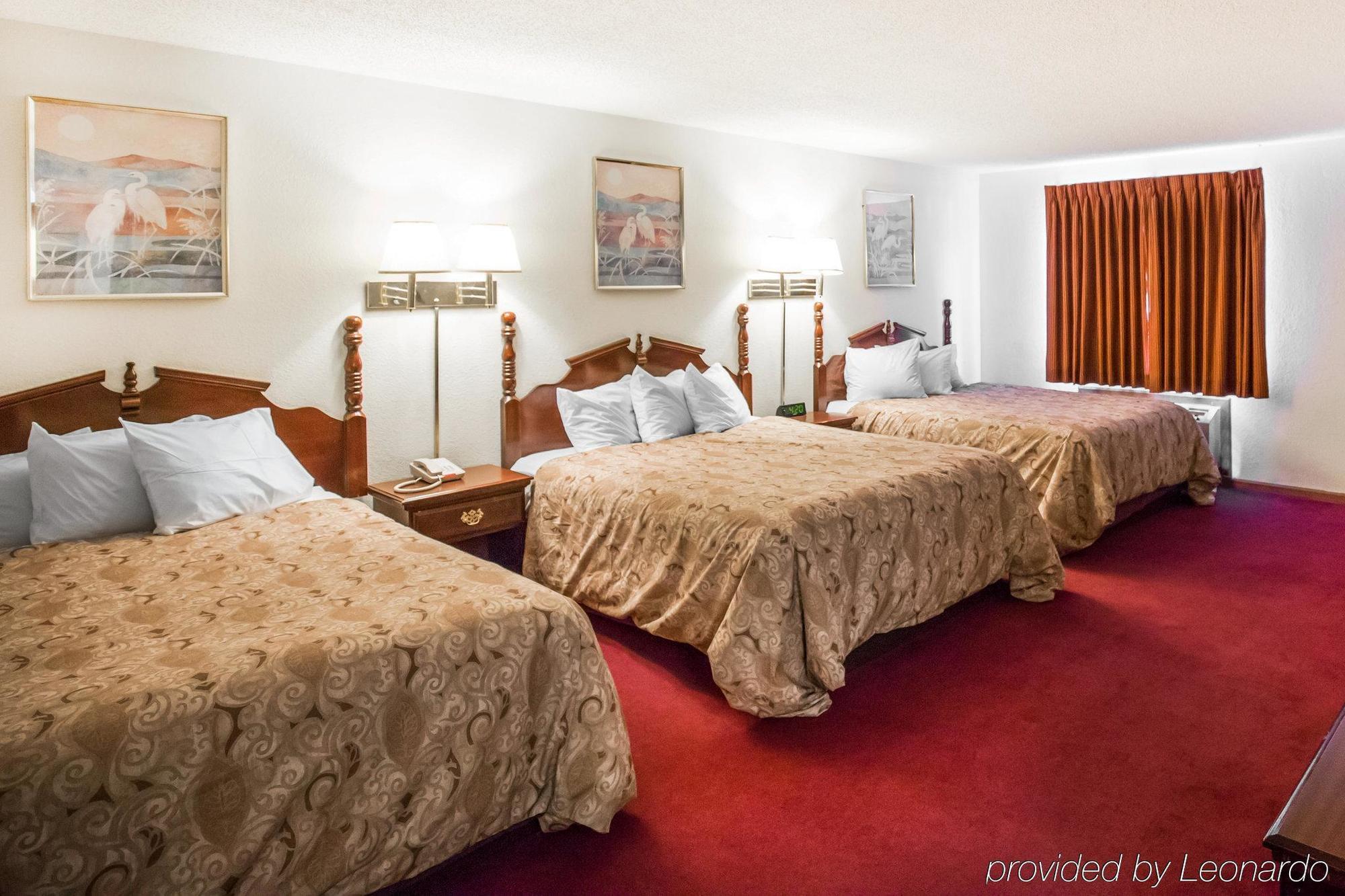 Rodeway Inn Cedar Rapids Εξωτερικό φωτογραφία