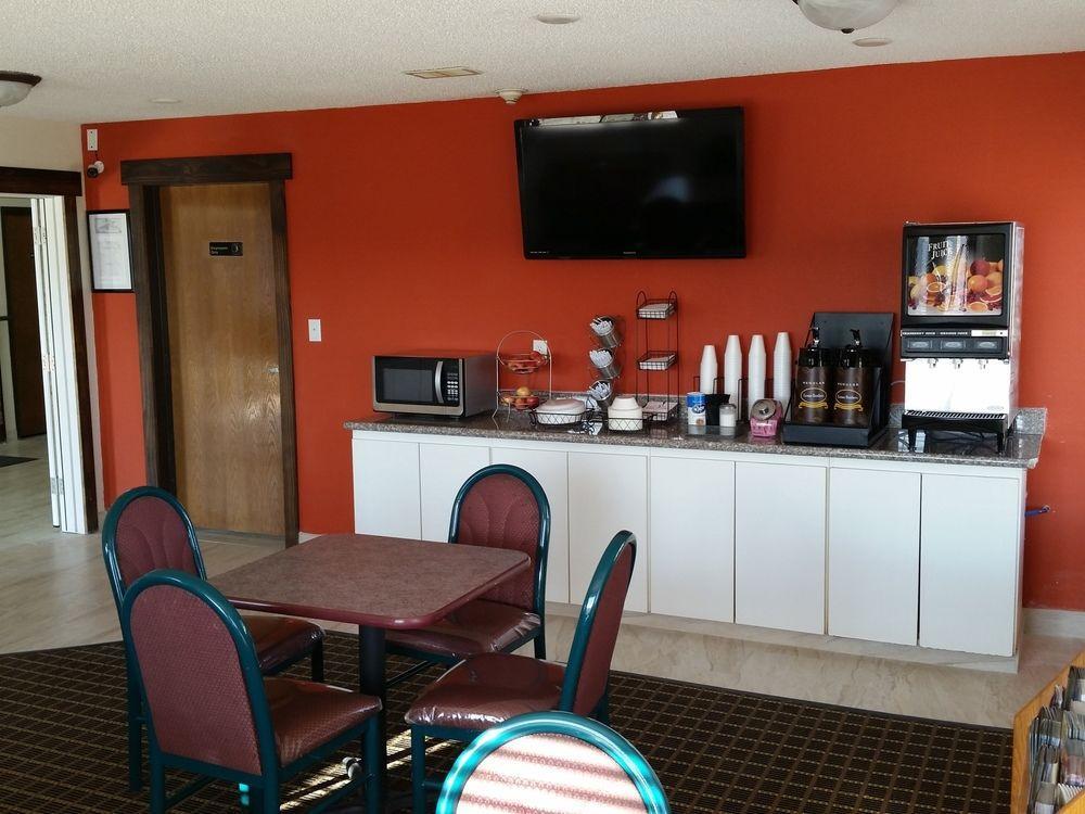 Rodeway Inn Cedar Rapids Εξωτερικό φωτογραφία