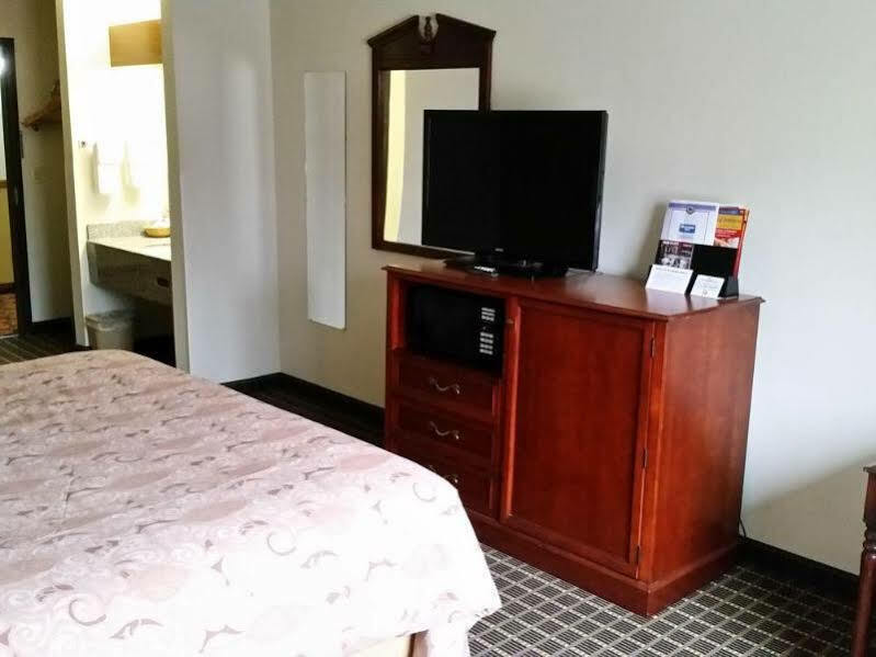 Rodeway Inn Cedar Rapids Εξωτερικό φωτογραφία