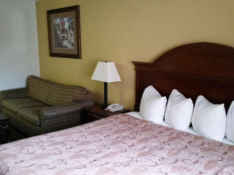 Rodeway Inn Cedar Rapids Εξωτερικό φωτογραφία